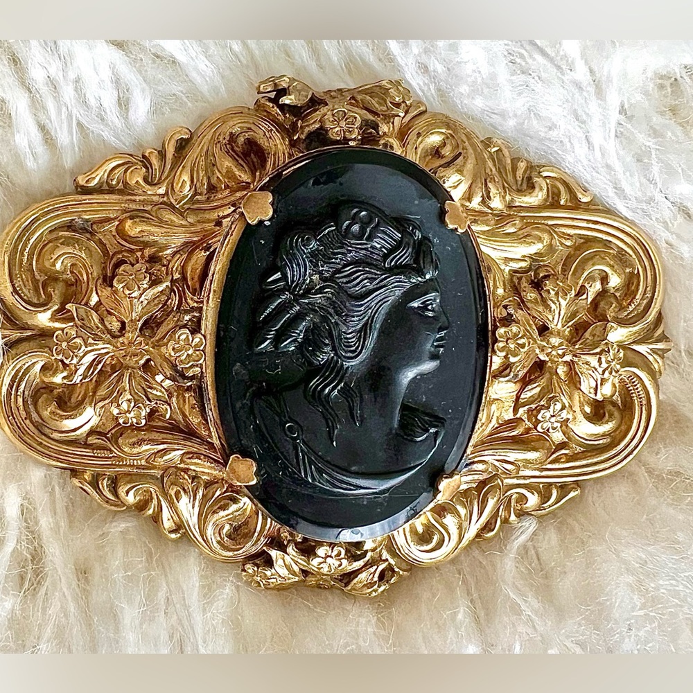 Vintage Black Cameo Brooch, 1940s